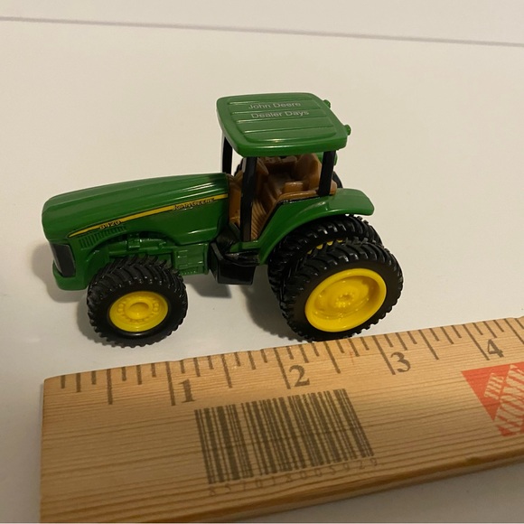 2004 ERTL 1:64 scale Diecast John Deere Dealer Days 8520 Tractor - Picture 7 of 7
